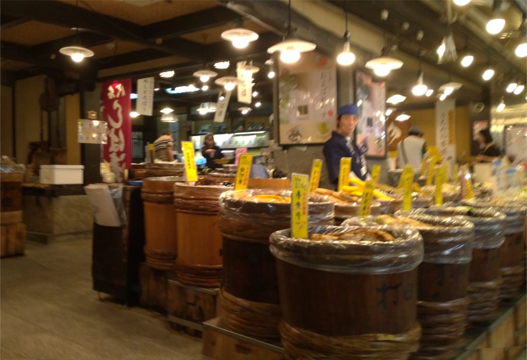 Kyoto Nishiki Market mercato Giappone 1 GuidaGiappone